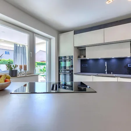 Kalina By Interhome Pula