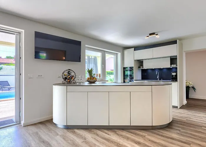 Kalina By Interhome * Pula