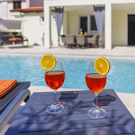 Kalina By Interhome * Пула