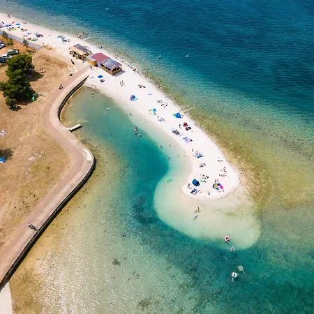 Kalina By Interhome פולה